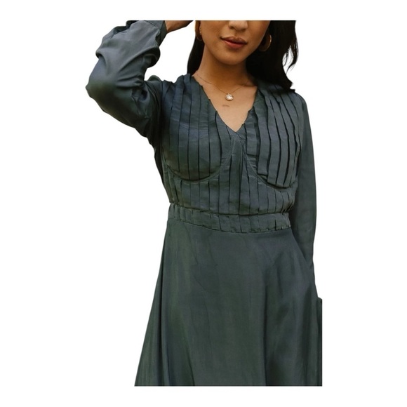 böhme PLEATED UNDERWIRE V-Neck MIDI DRESS. Size Small. - Picture 1 of 16
